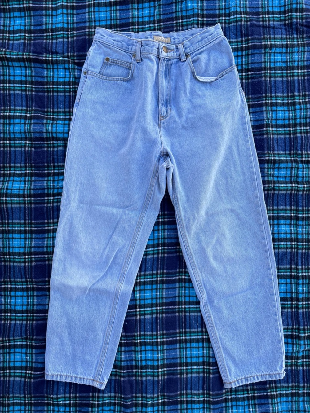Liz Claiborne | Petite Curvy 90s Super High Rise Tapered Light Wash Mom Jeans
